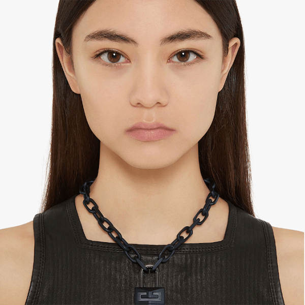 Lock necklace in enamelled metal