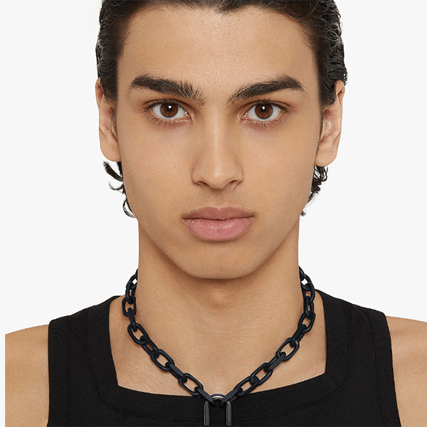 Lock necklace in enamelled metal